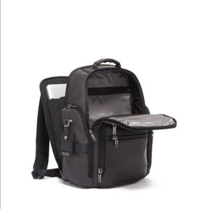 TUMI Sheppard Deluxe Brief Pack